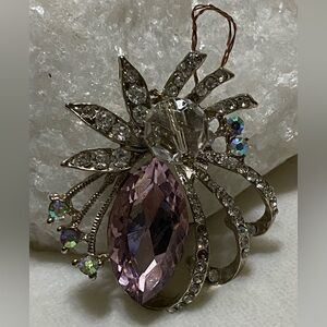 🌸Elegant Crystal Flower keychain 🌸